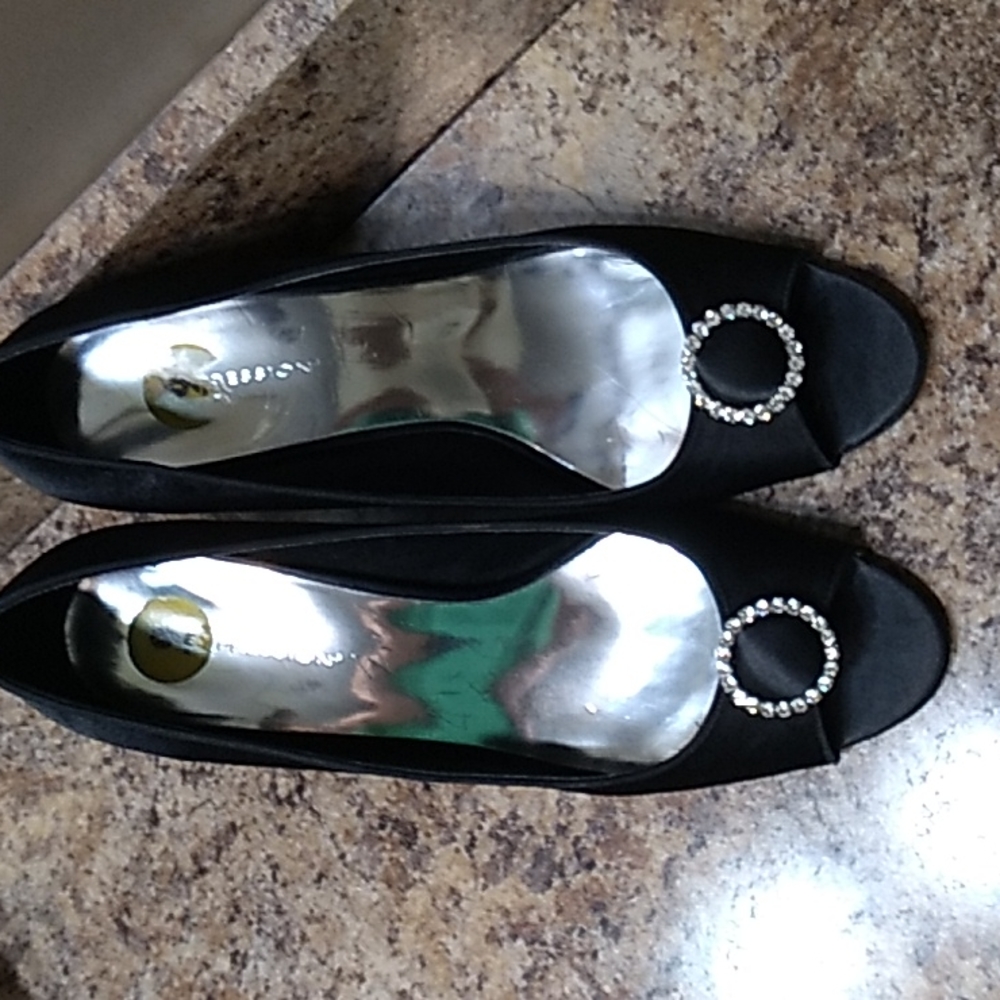 Euc satin pumps